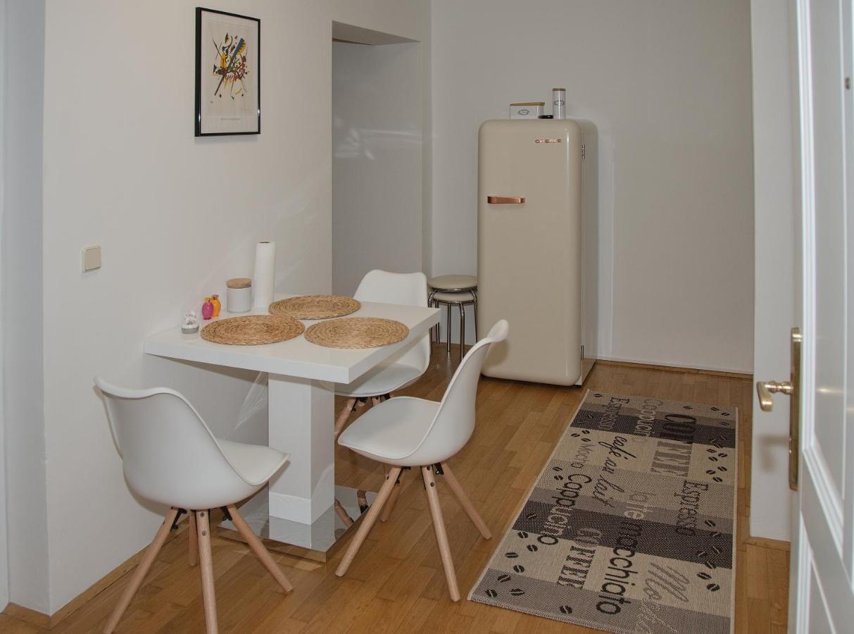 Blue Lotus Apartment Wenen Buitenkant foto